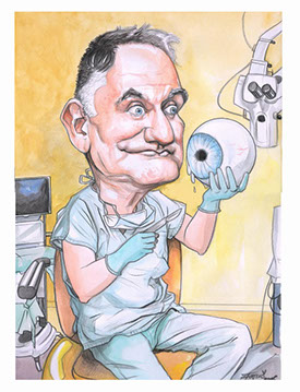 Ručně kreslená karikatura lékaře oftalmologa se stetoskopem a oftalmoskopem v ruce, v pozadí oční optotyp s různými symboly