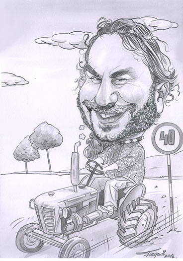 Barevná karikatura usměvavého muže v kabině traktoru s velkou číslicí 40 na kapotě, oslava jubilea.